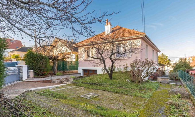 Bourroches Casa | Sweet villa burgundy- Maison de ville avec jardin -SR Loc