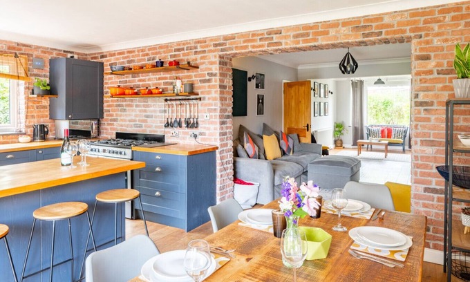 Norwich Casa | Swift Host | 3 Bed | Outskirts of Norwich | Parking | Garden