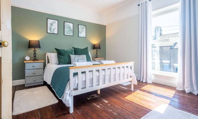 Norwich Casa | Swift Host | Central | 3 Bedrooms | Parking