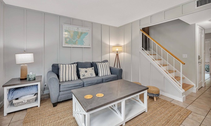 Saint Simons Island Casa | Swim, bike, relax: South Side Condo near East Beach with 4 bikes included
