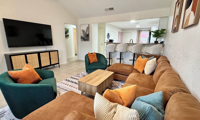 Reno Casa | Swim, Hike, Explore & Relax just minutes from lakes-beaches, nature & Ft. Worth!