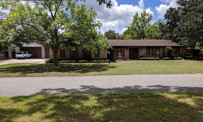 Jacksonville Casa | Hogar en un vecindario tranquilo Nadar, andar en bicicleta, kayak o relajarse en la terraza
