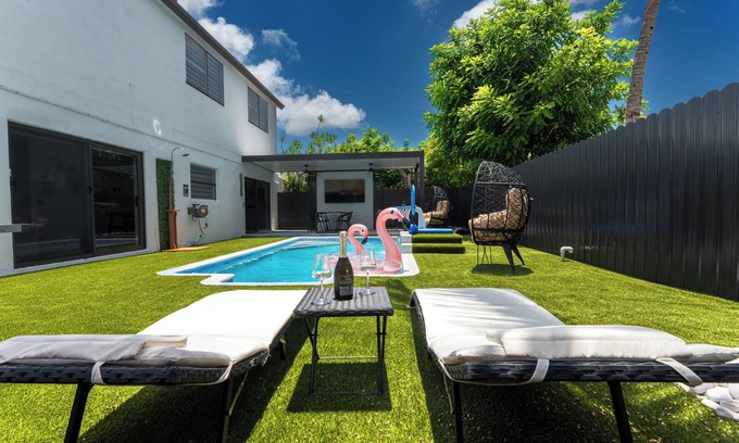 Princeton Casa | Swim, Sip & Stay-Your private POOL Gateway!!Midway to Key Largo and Miami Beach.