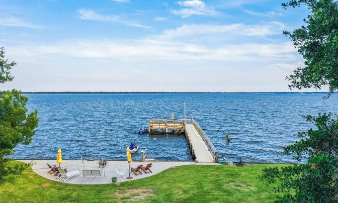 Russellville Casa | Swimmin' Hole