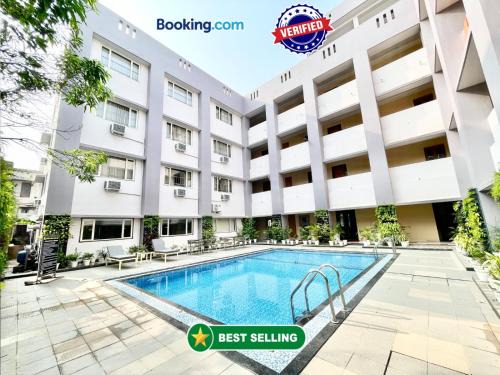 The Mall Road Hotel | SWIMMING POOL HOTEL R - B PREMIUM Puri