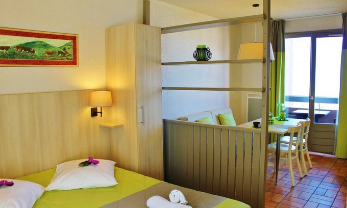 Evian-les-Bains Apartamento | Piscina, sauna, balcón, tv, 23m², Thollon les Mémises