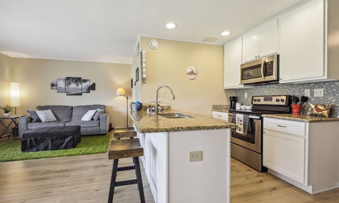 Diamondhead Casa | Swing on Over to this Golf Club Condo