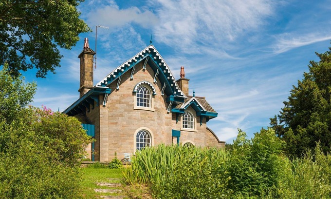 Chatsworth Cabaña | Swiss Cottage/Chatsworth Estate