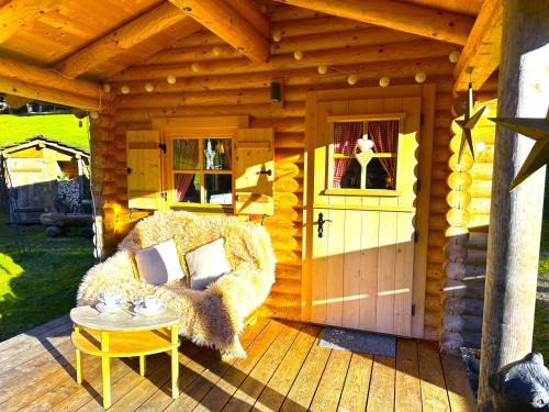 Sigriswil Casa | SwissHut Idyllic Farm Cabin - Chalet Grabenmuhle 1