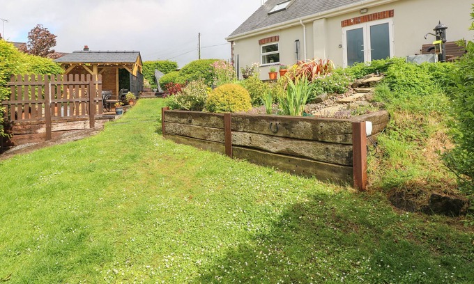 Carmarthen Cabaña | SWN Y GWYNT, pet friendly, character holiday cottage in Carmarthen