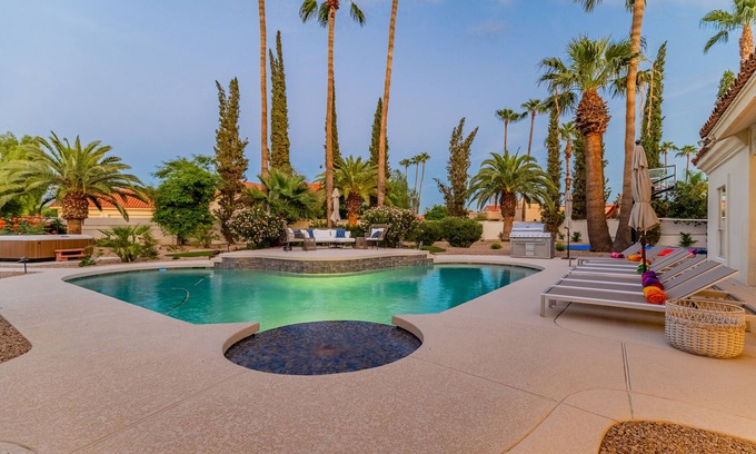 North Scottsdale Casa | Luxury-Pickleball-Volleyball-Tennis-Basketball-Pool-Spa-Games