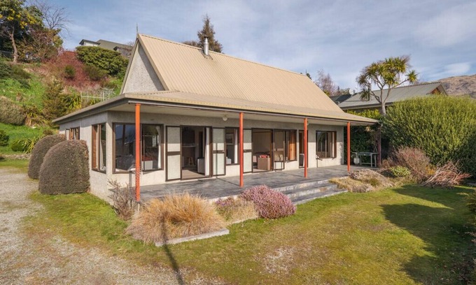 Wanaka Cabaña | Sycamore Place - Wanaka Holiday Home