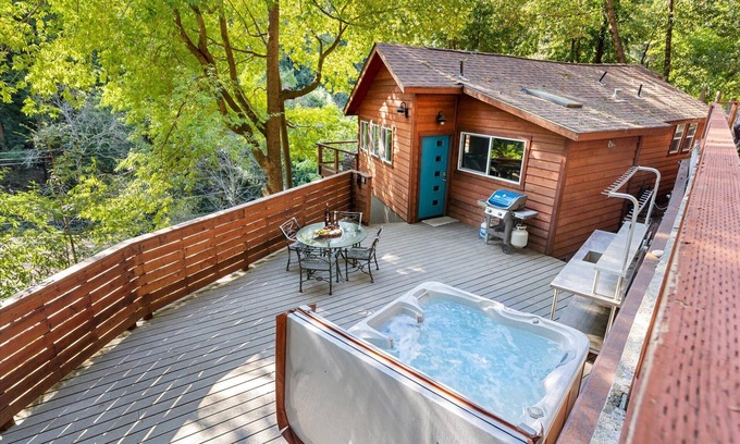 Guerneville Cabina | Sydney's Retreat: Treetop Paradise! Enchanting & Stylish! HtTb/Pup/WiFi
