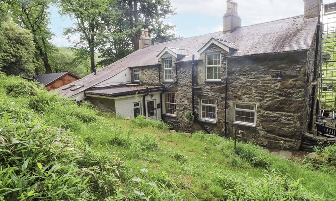 Beddgelert Cabaña | SYGUN COTTAGE, pet friendly, with open fire in Nant Gwynant
