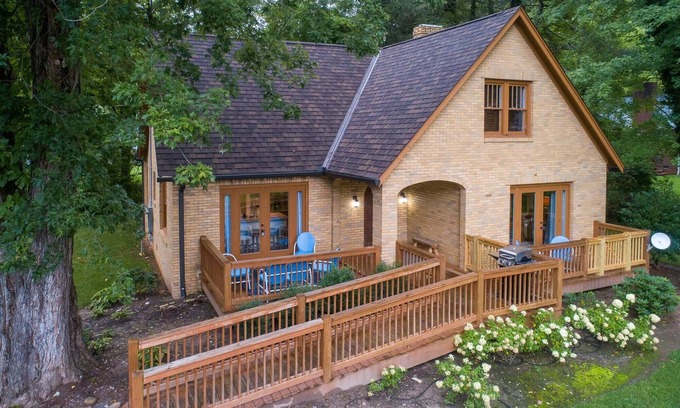 Sylva Casa | Sylva Stroll - Quaint, Historic, Mountain Home in the Heart of the Downtown