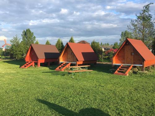 Goniadz Otro | SZAŁASY drewniane nad rzeką BIEBRZA