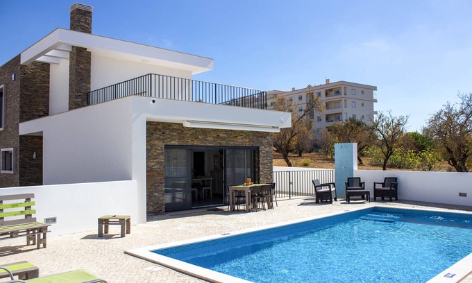 Monte Raposo Villa | Su villa de la piscina perfecta situado ...