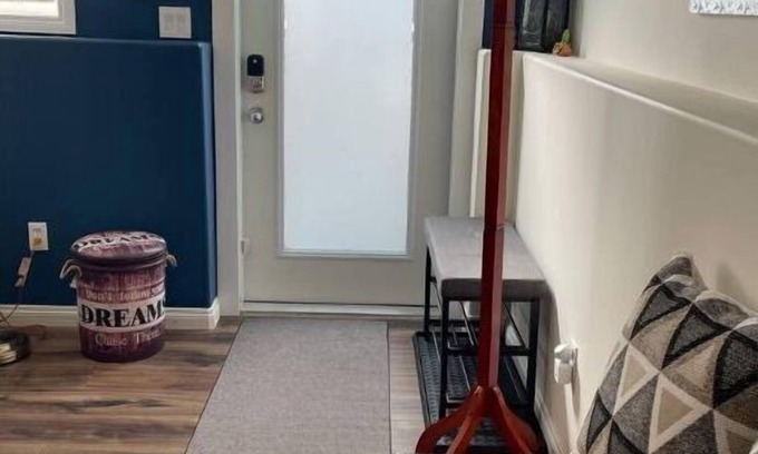 Medicine Hat Casa | T-Lee’s Suite! Quiet & Cozy. Dog Friendly! Walking/Cycling path near by 😊