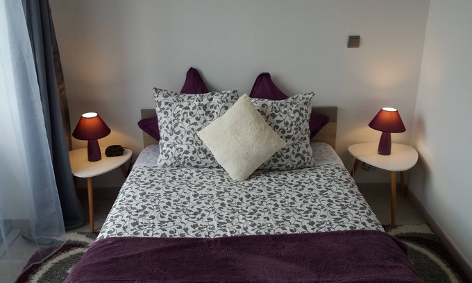 Aubin Apartamento | T2 35m ² en la planta baja con patio privado a 5 minutos de los baños termales. 3 estrellas