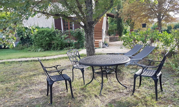 Greoux-les-Bains Apartamento | APARTAMENTO T2 EN ALQUILER EN CASA CON GRAN PARQUE CERCADO DE 5000 M2