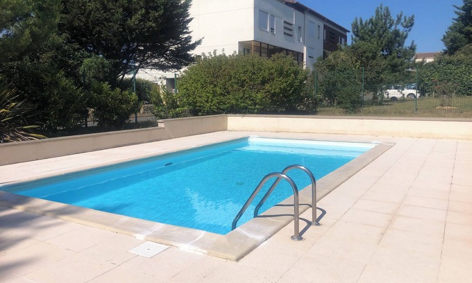 La Rochelle Apartamento | Apartamento T2 con vistas a la piscina.