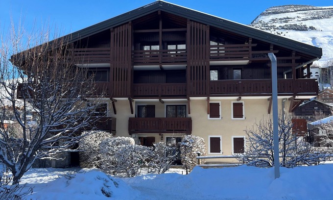 Les Deux Alpes Apartamento | T2 apartment + ski-in/ski-out mountain corner with parking at Les 2 Alpes.