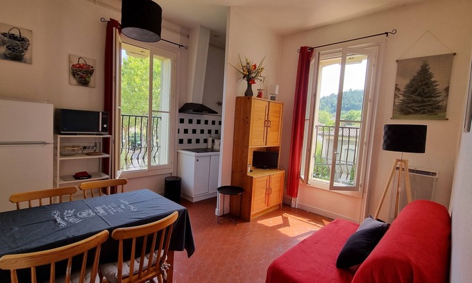 Lamalou-les-Bains Apartamento | Apartamentos T2 en encantadora villa a 300m de los baños termales
