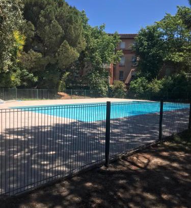 Quartier Croix-Daurade Apartamento | T2 climatisé jardin & court de tennis/piscine/parking/fibre
