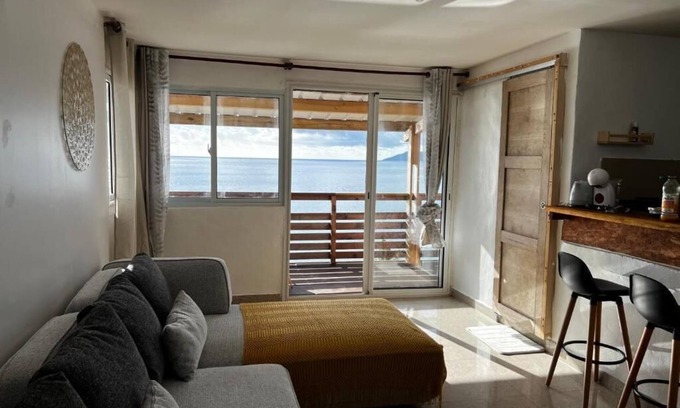 Acoua Apartamento | T2 cosy Côte îlots au bord de la plage vue panoramique, coucher de soleil.