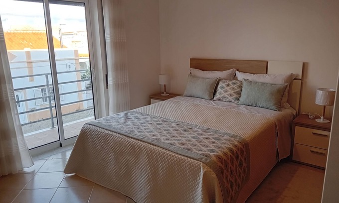 Pera Apartamento | T2 Em Zona Muito Tranquila