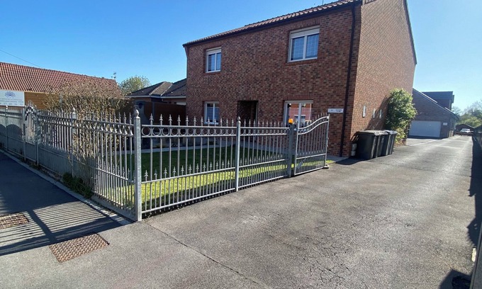 Saint-Amand-les-Eaux Apartamento | T2 ground-floor apartment 2.5kms from town center and casino.