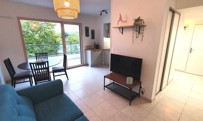 Lyon City Centre Apartamento | T2, in a new building, with terrace and garage, view of Parc Blandan