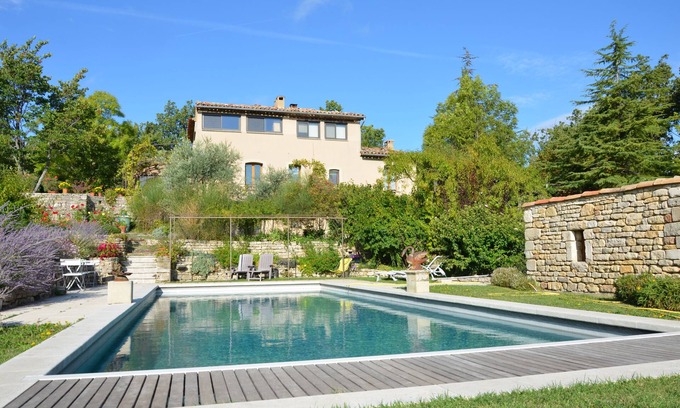 Castellet Otro | T2 en la planta baja en provenzal Bastide con piscina, en el corazón del Luberon