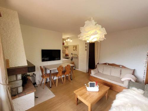 Le Grand-Bornand Apartamento | T2 rénové au Grand-Bornand avec balcon, parking et terrasse, 4 pers, proche village - FR-1-458-205