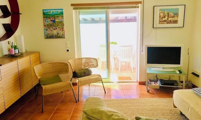 Conceicao e Cabanas de Tavira Apartamento | Terraza T2, Wifi, aire acondicionado y piscina - Vacaciones cómodas y relajantes
