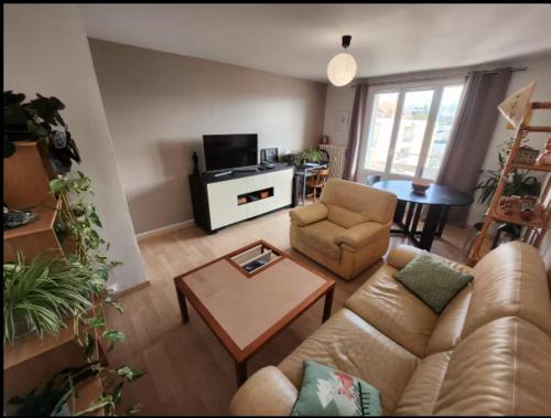 Decines-Charpieu Apartamento | T2 top floor with balcony - Stadium-Arena-Eurexpo