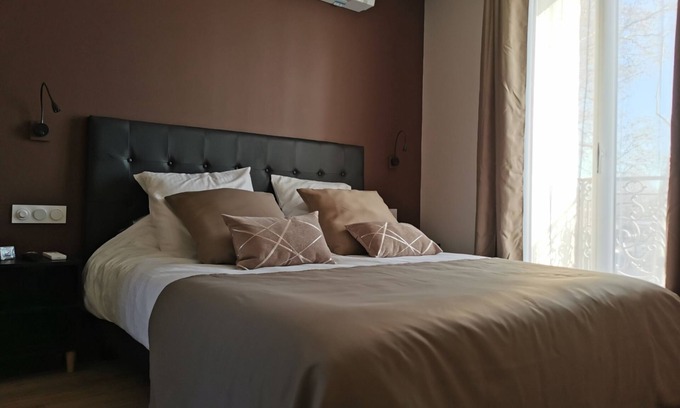 Moyen-Vernet Apartamento | Café La Tour-Apartamento-Estándar-Baño en la habitacion-Vista al patio