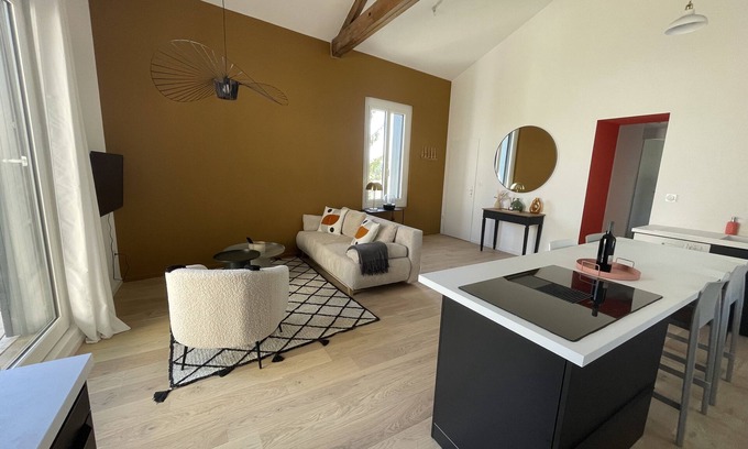 Clapiers Apartamento | T3 luxury apartment in traditional stone Mediterranean farmhouse