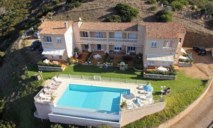Appietto Casa | T3 N°2 GOLFE DE LAVA BORD DE MER AVEC PISCINE