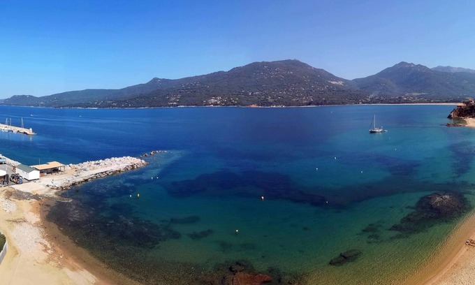 Propriano Apartamento | T3 de pie en la playa con vista al mar