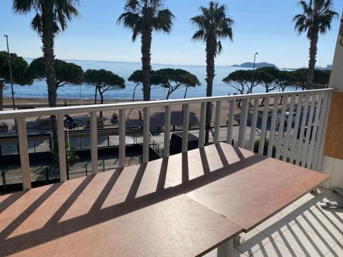 La Ciotat Apartamento | T3 sur la plage vue féerique mer,wifi, parking inclus , clim