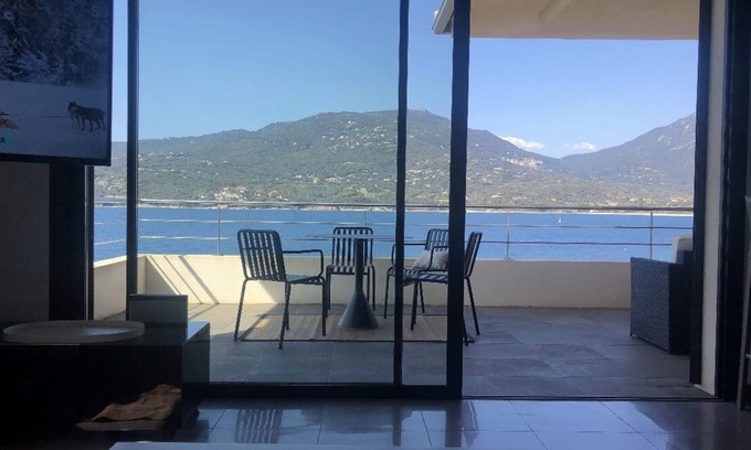 Propriano Apartamento | T3 con gran terraza en la playa en el centro de la ciudad.