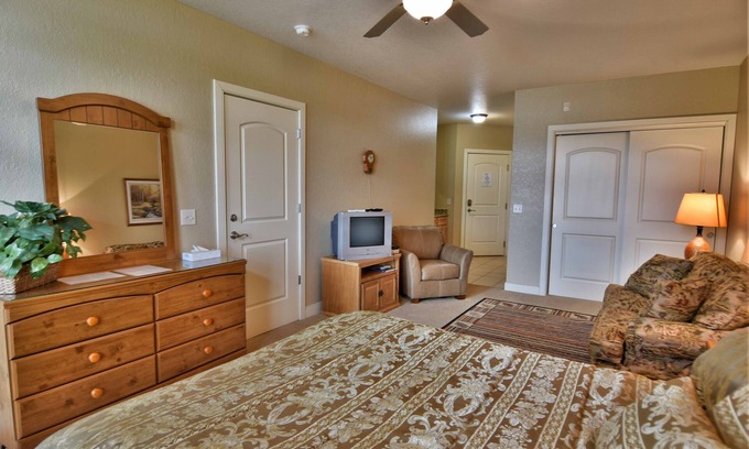 Birchwood Condominio | Condominio 1BD / 1BA Efficiency