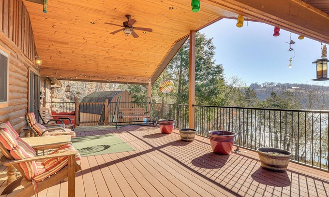 Shell Knob Cabina | Table Rock Lake Cabin w/ Waterfront Views!