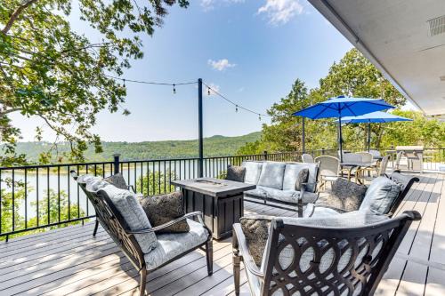 Emerald Beach Casa | Table Rock Lake Hideaway with Deck Bring Your Boat!