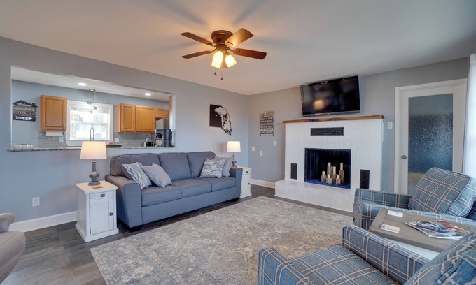 Golden Casa | Table Rock Lake Home - Fire Pit & Lake Views!