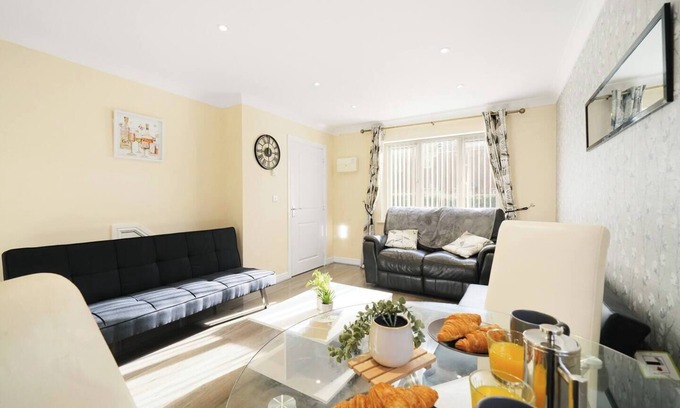 Little Chalfont Casa | Table Tennis | Ensuite | Garden | Parking x2 | Work Stays
