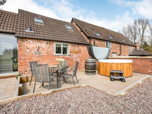 Tilston Casa | Tadpole Mews At Frog Hall