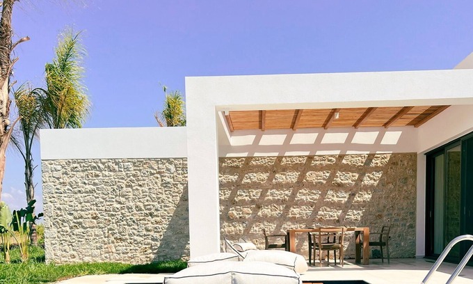 Tingaki Villa | Taf Boutique Villa 1 bedroom villa, beachfront with private heated pool