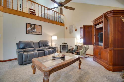 Scraper Casa | Tahlequah Duplex with Screened-in Porch and Fire Pit!